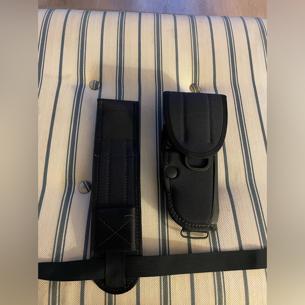 Bianchi UM84/92 holster.